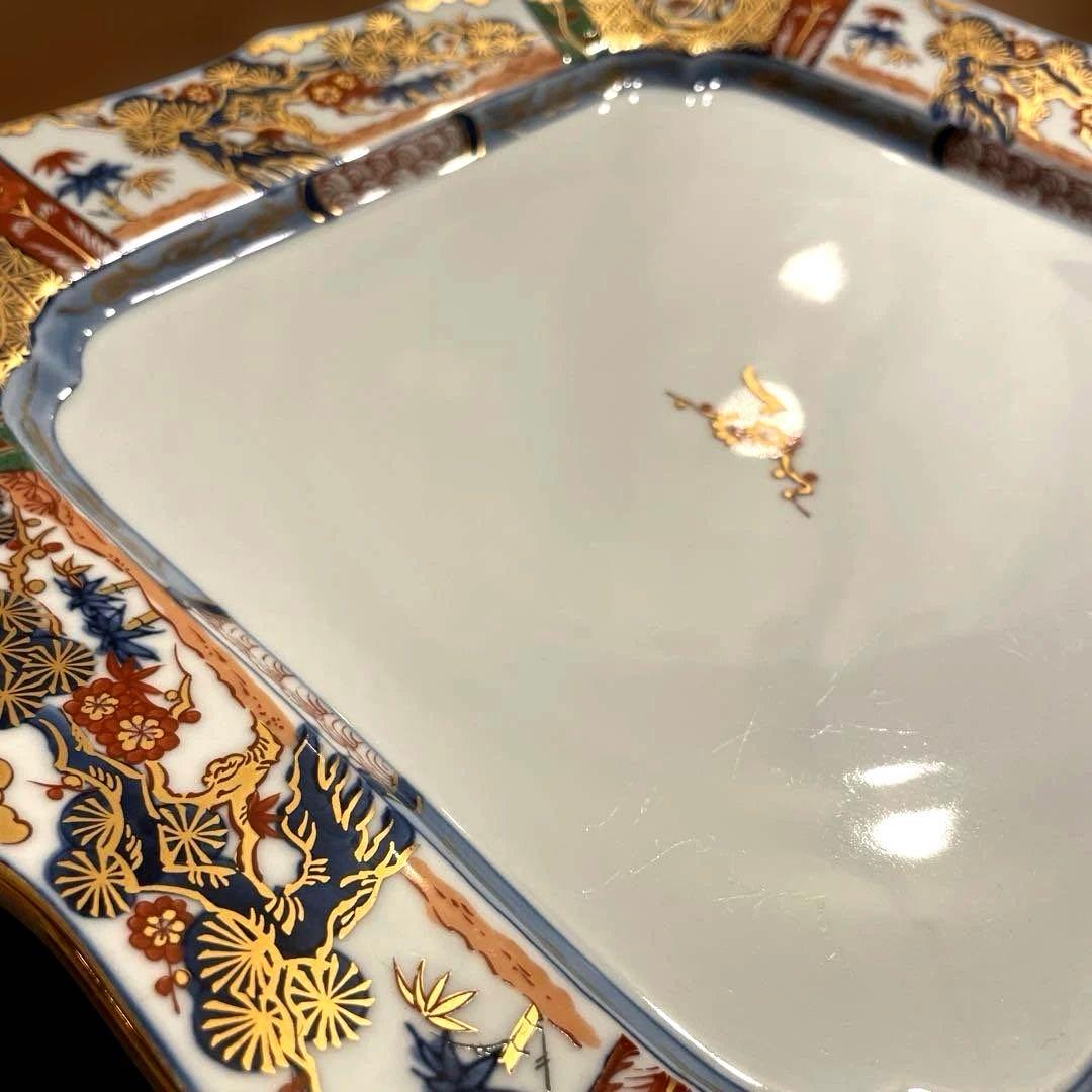 有田焼　親峯武堅　金彩花柄の高級大皿 約32cm