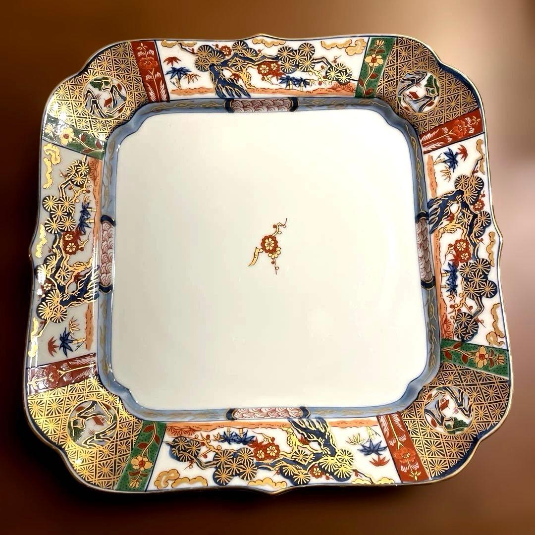 有田焼　親峯武堅　金彩花柄の高級大皿 約32cm