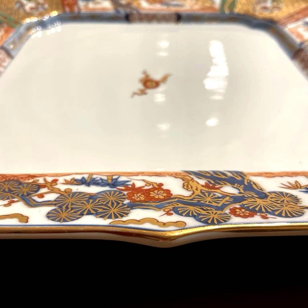 有田焼　親峯武堅　金彩花柄の高級大皿 約32cm