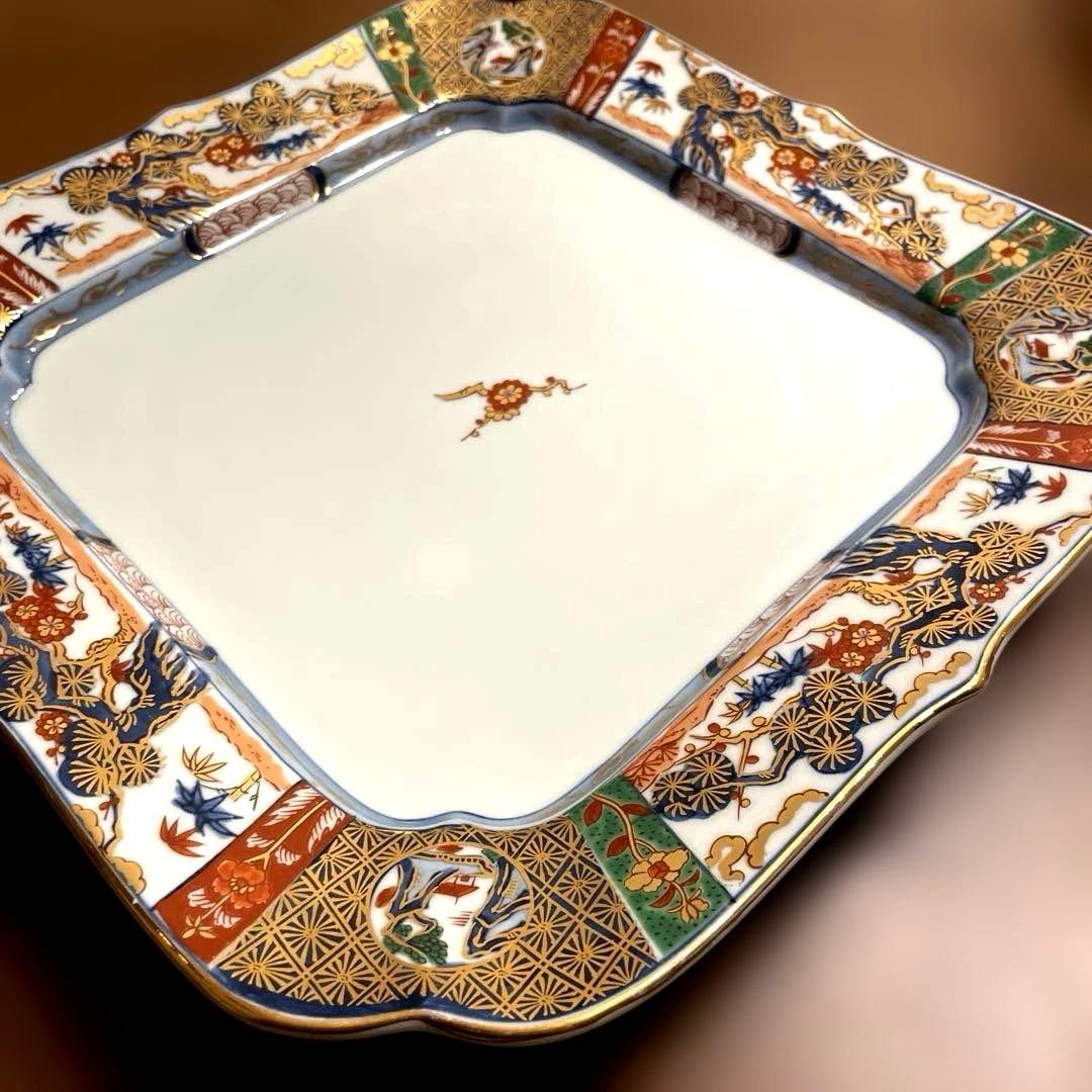 有田焼　親峯武堅　金彩花柄の高級大皿 約32cm