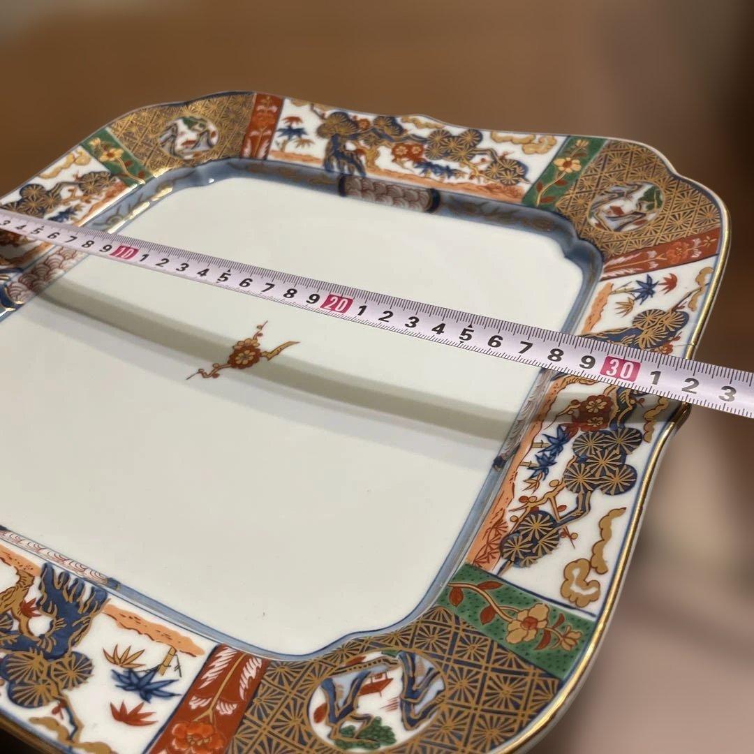 有田焼　親峯武堅　金彩花柄の高級大皿 約32cm