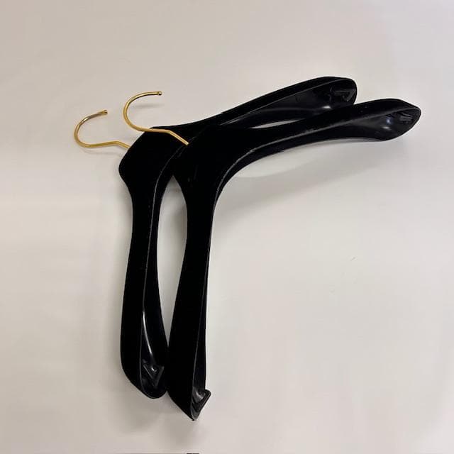 美品 CHANEL シャネル ロゴ付 ブラック 衣類ハンガー 2セット - メルカリ