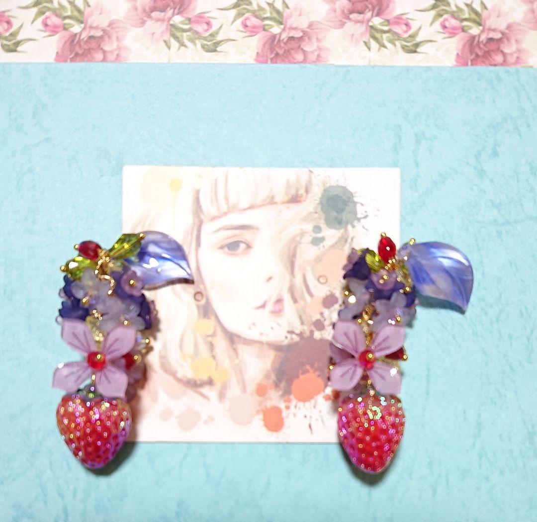 たわわなイチゴ　ピアスorイヤリング