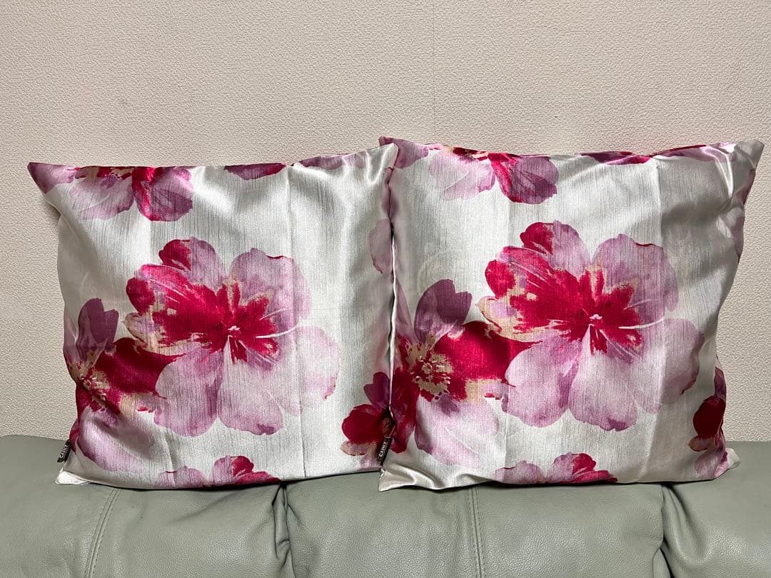 ☆超美品☆フェラガモ☆美しいスカーフ柄☆タイガー☆トラ☆シルク☆クッション☆