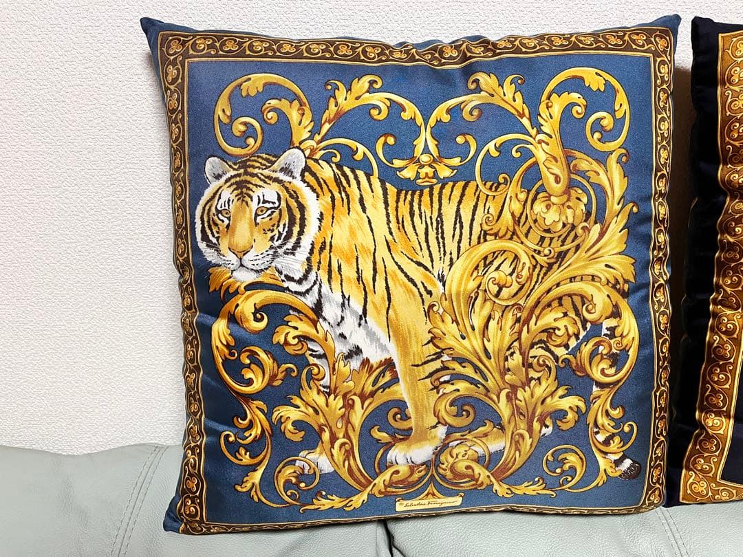 ☆超美品☆フェラガモ☆美しいスカーフ柄☆タイガー☆トラ☆シルク☆クッション☆