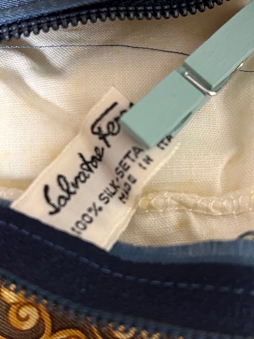 ☆超美品☆フェラガモ☆美しいスカーフ柄☆タイガー☆トラ☆シルク☆クッション☆