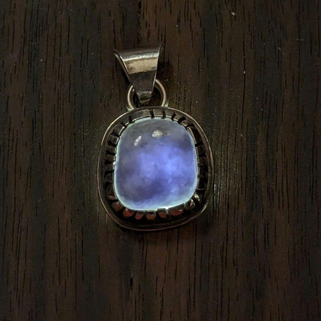 ハンドメイドの糸魚川翡翠　トップ　インディアンジュエリー風　オールハンドメイド