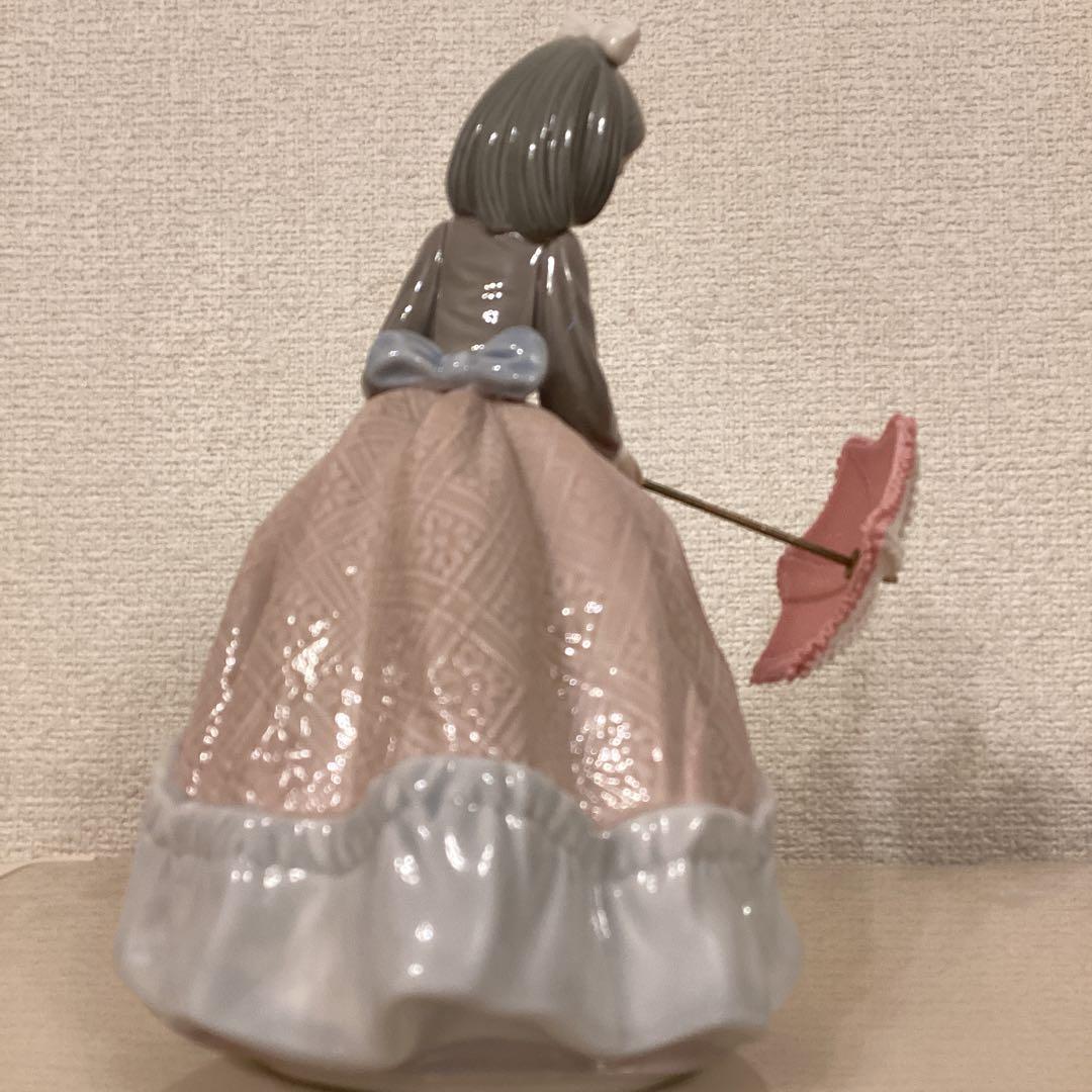 リヤドロ　パラソルの娘(お出かけ) 5210