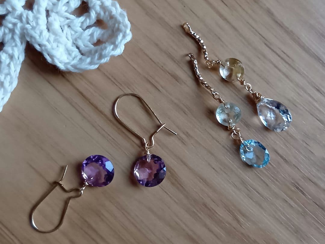 531/14kgf宝石質２チャームアシメントリーピアス　大粒アメジスト