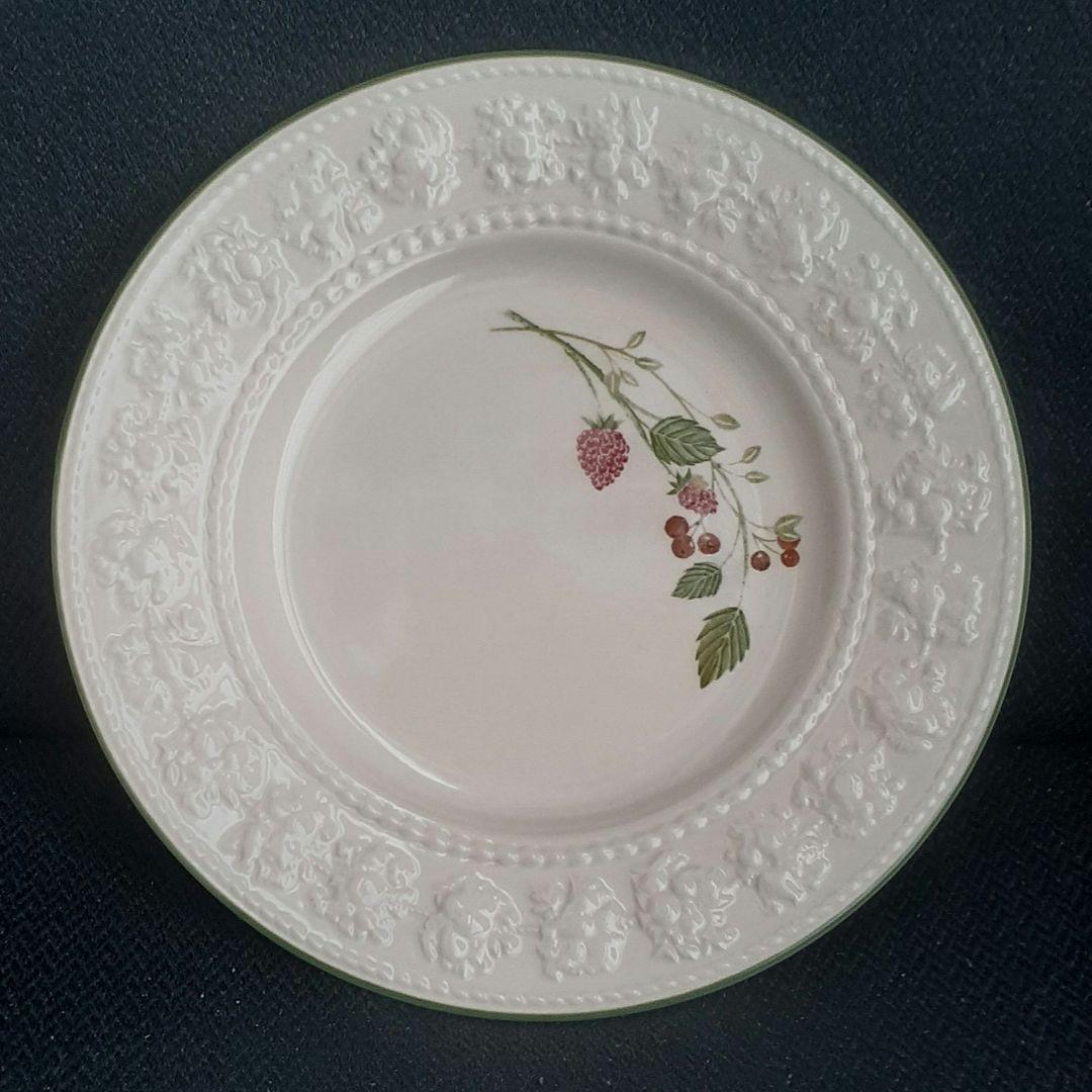 新品未使用 ウェッジウッド フェスティビティプレート ラズベリー 2枚