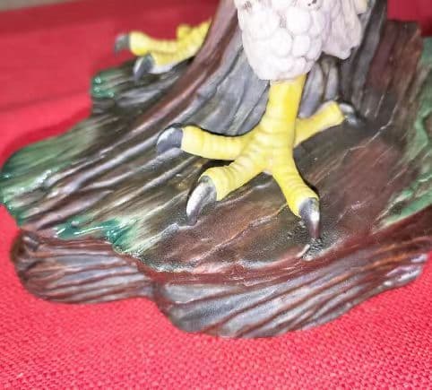 飛翔する鳥の置物 樹脂製 約30cm