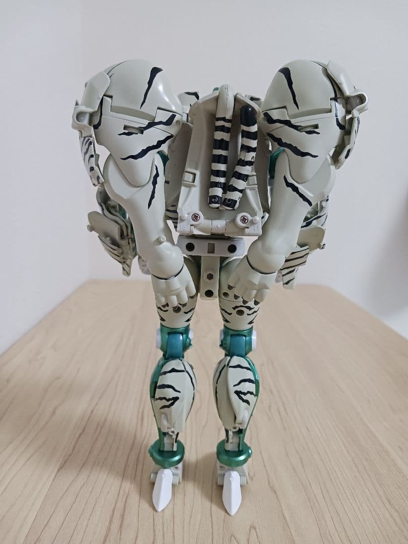 トランスフォーマー blackmamba ko mp-50 タイガトロン似 再版