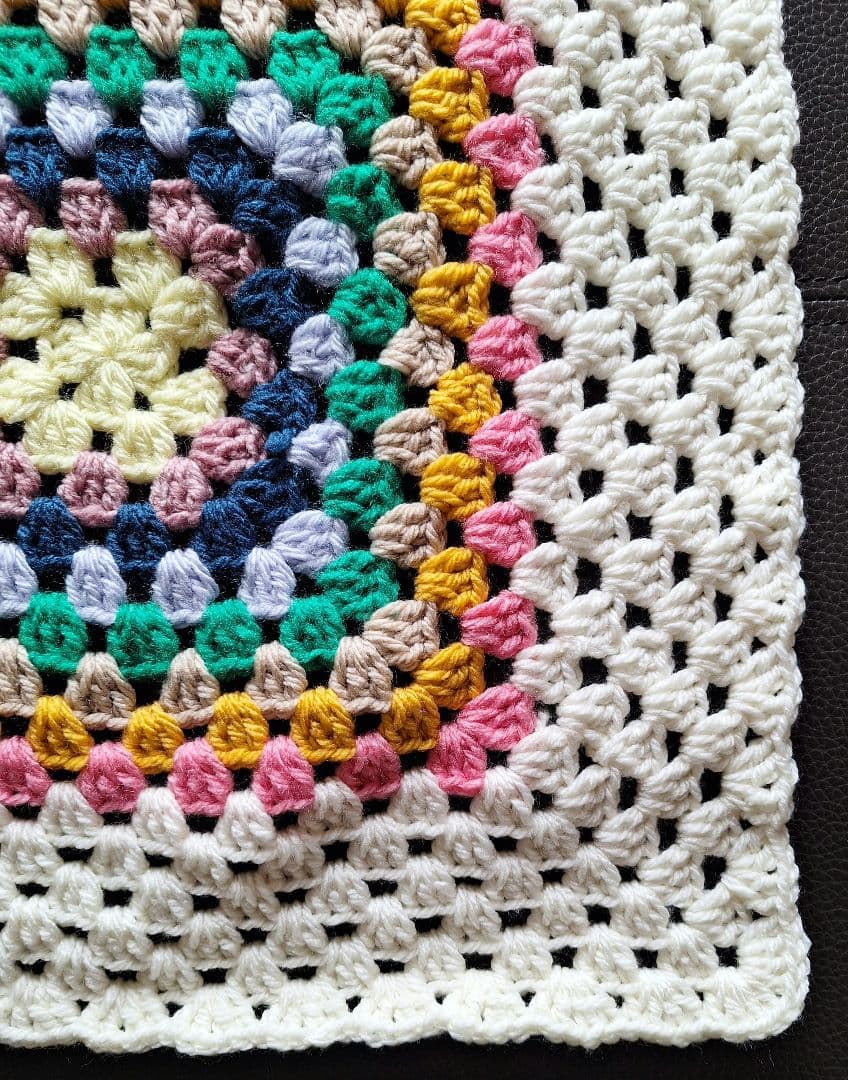 手編み グラニースクエア マルチカバー