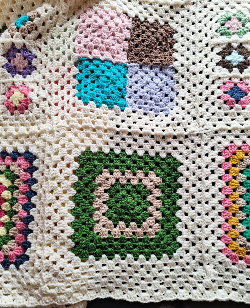 手編み グラニースクエア マルチカバー