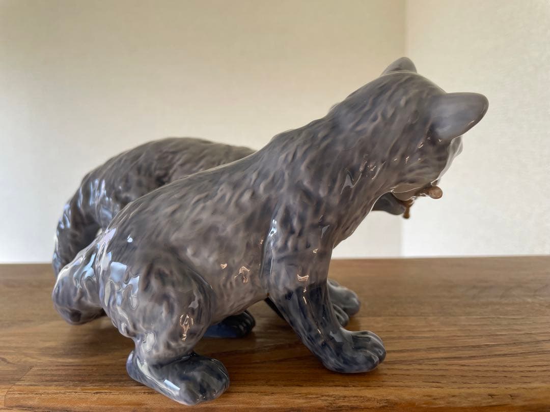 置物 Figurine: Two Arctic Fox Cubs