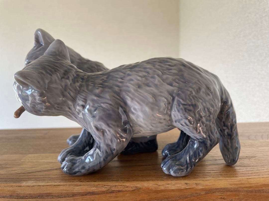 置物 Figurine: Two Arctic Fox Cubs