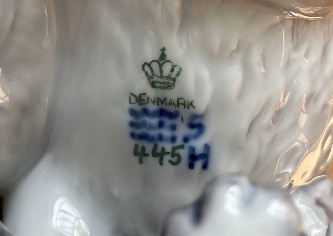 置物 Figurine: Two Arctic Fox Cubs