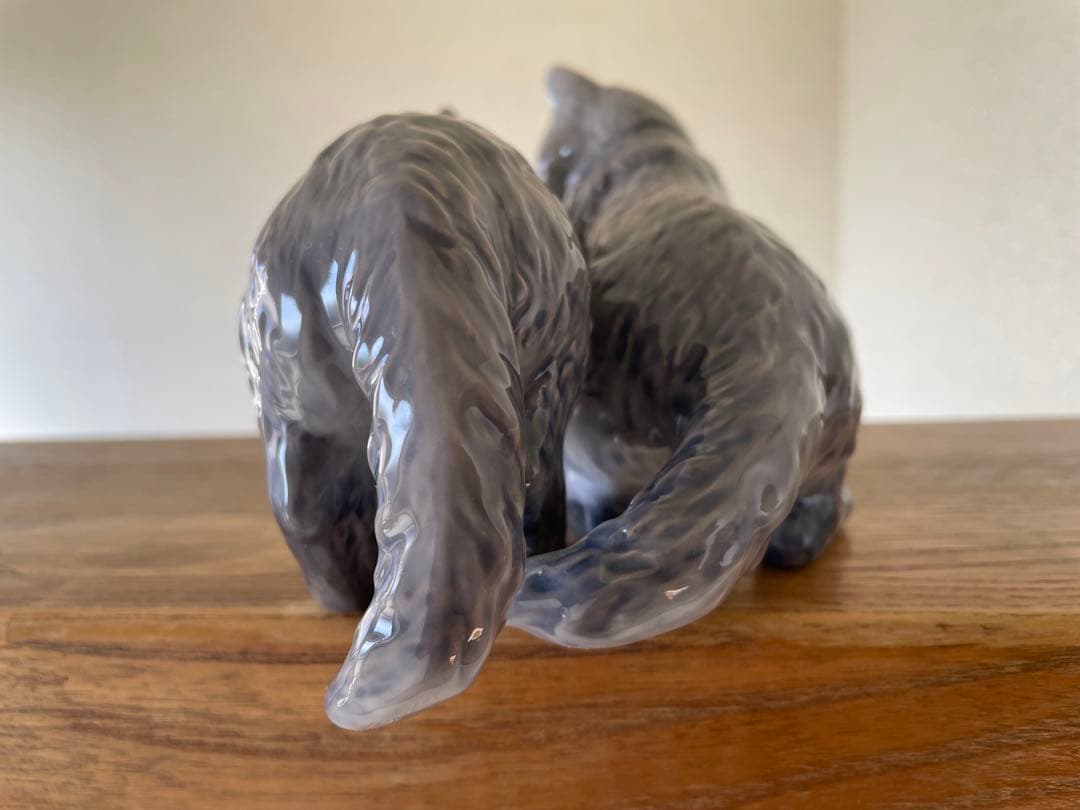 置物 Figurine: Two Arctic Fox Cubs