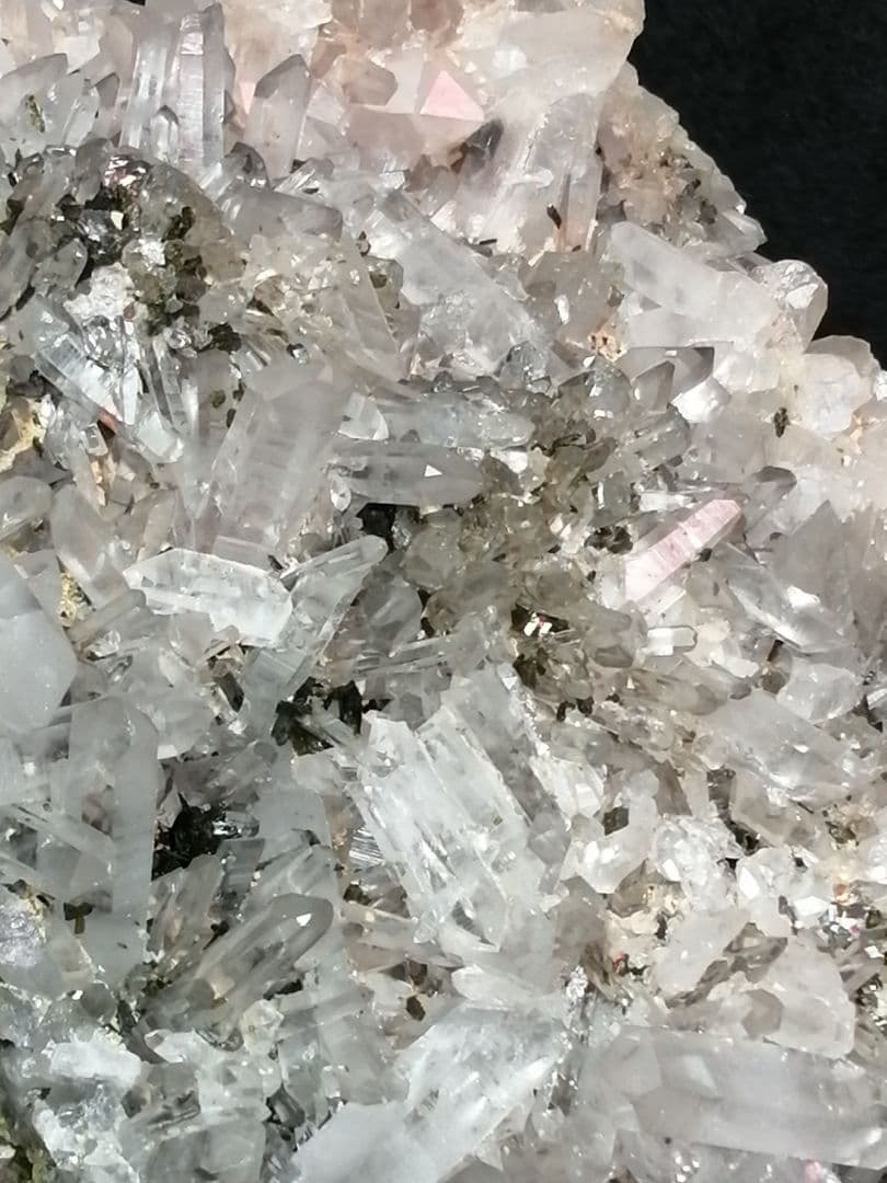 水晶 エピドート 共生クラスター（グリーントルマリン）5.6kg ーtot017