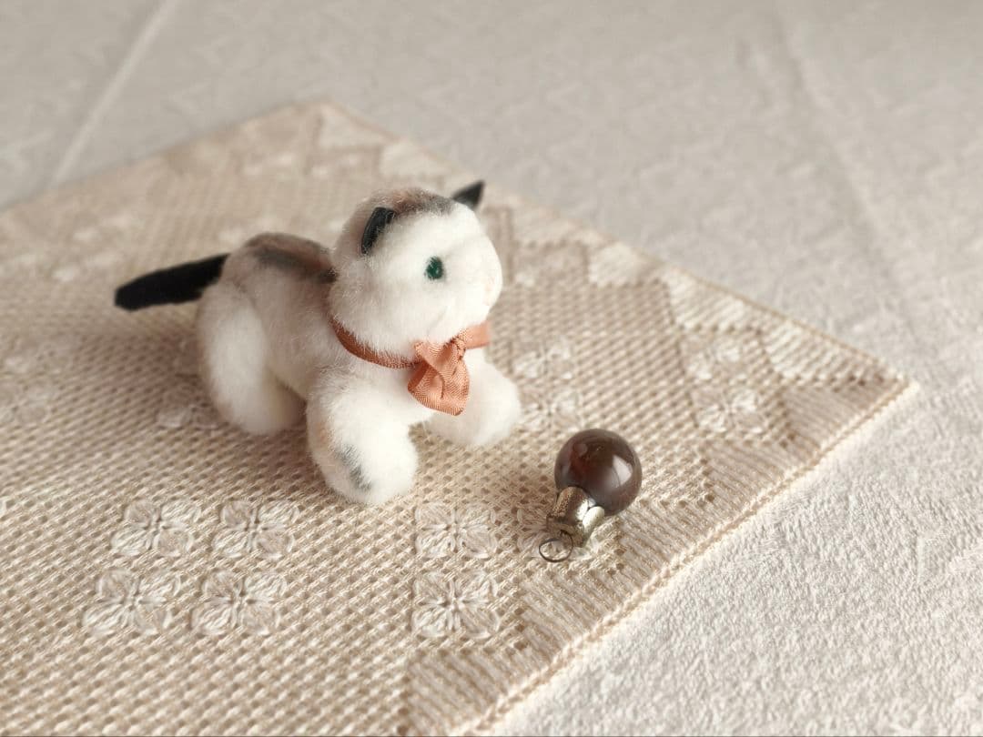 【mkuさま】 vintage cat ❀ グリーンの瞳の 猫ちゃん