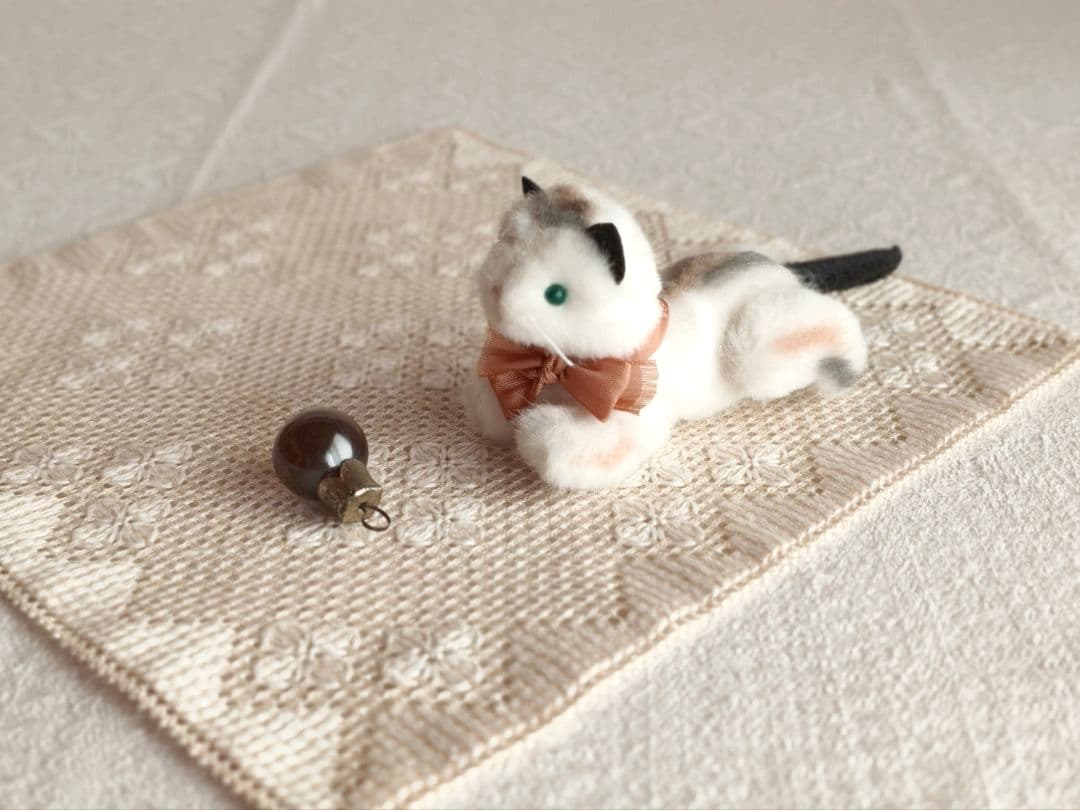 【mkuさま】 vintage cat ❀ グリーンの瞳の 猫ちゃん