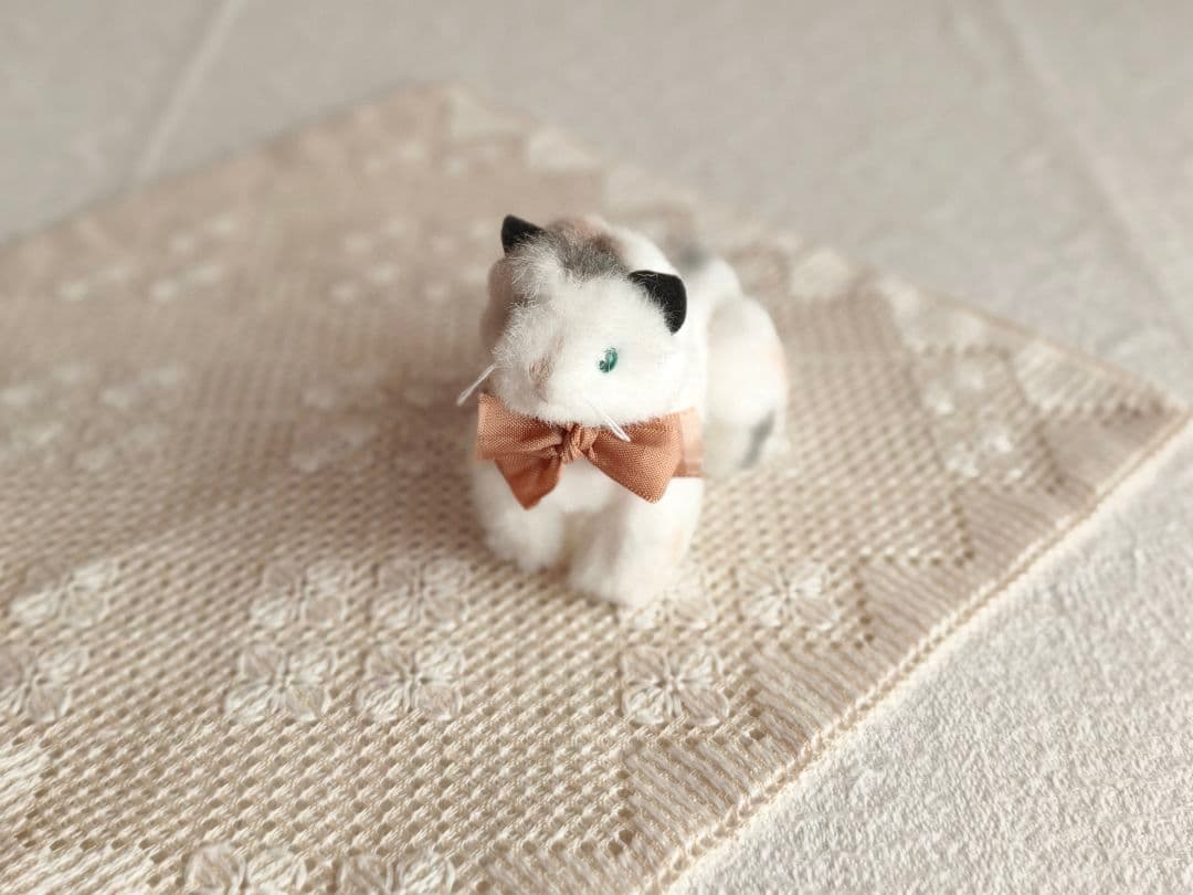 【mkuさま】 vintage cat ❀ グリーンの瞳の 猫ちゃん