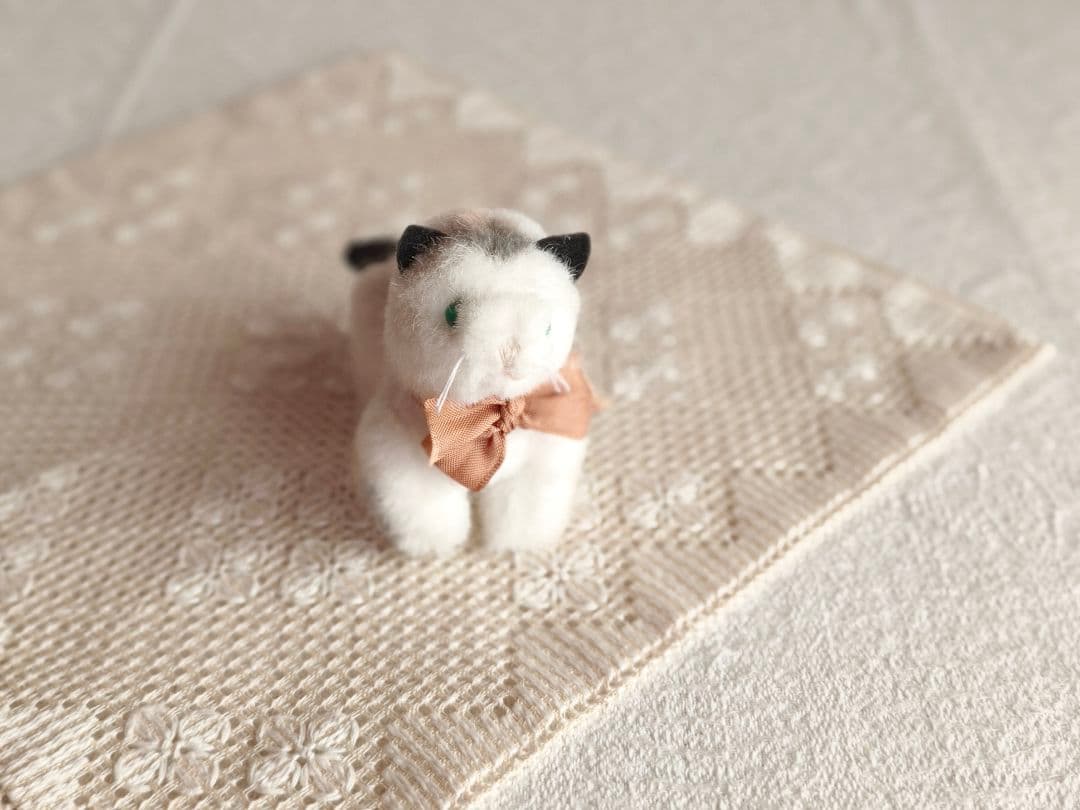 【mkuさま】 vintage cat ❀ グリーンの瞳の 猫ちゃん