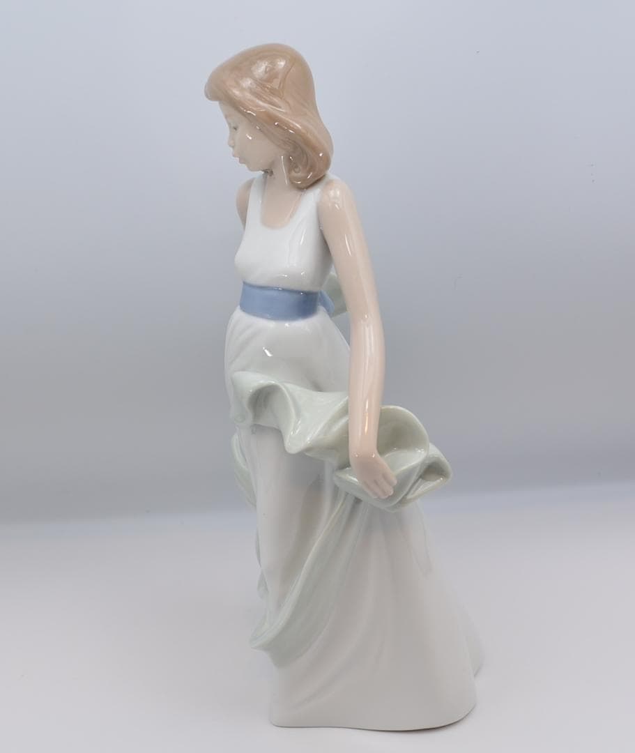 空中散歩　＃1343　★NAO・リヤドロ　スペイン　ポーセリン　箱付き　絶版