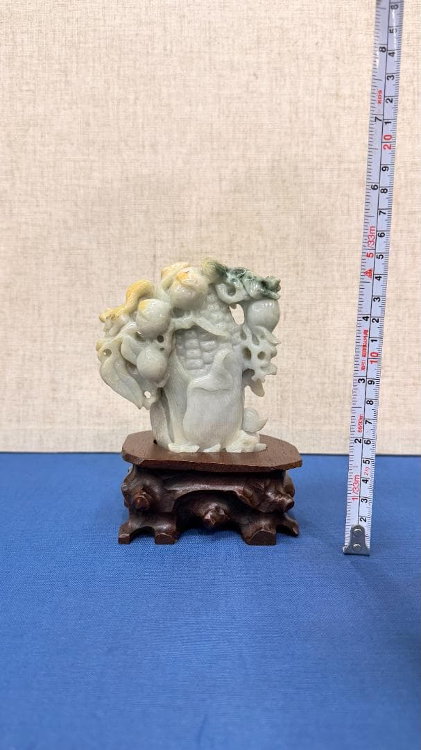 【店头価格15万円相当・一点物】天然翡翠置物 瑞兽彫刻 木座付き