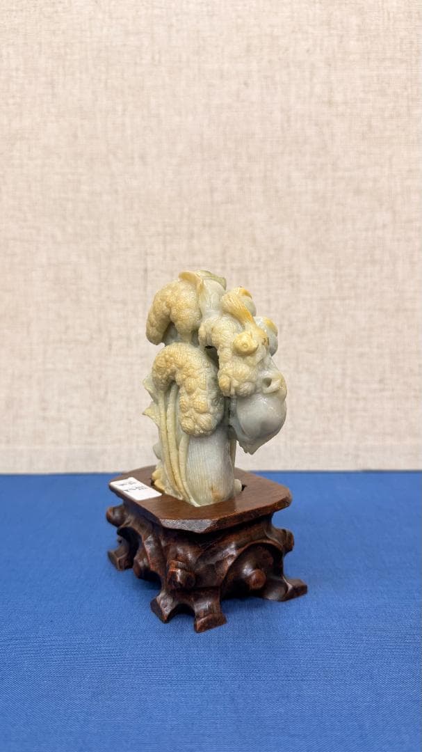 【店头価格15万円相当・一点物】天然翡翠置物 瑞兽彫刻 木座付き