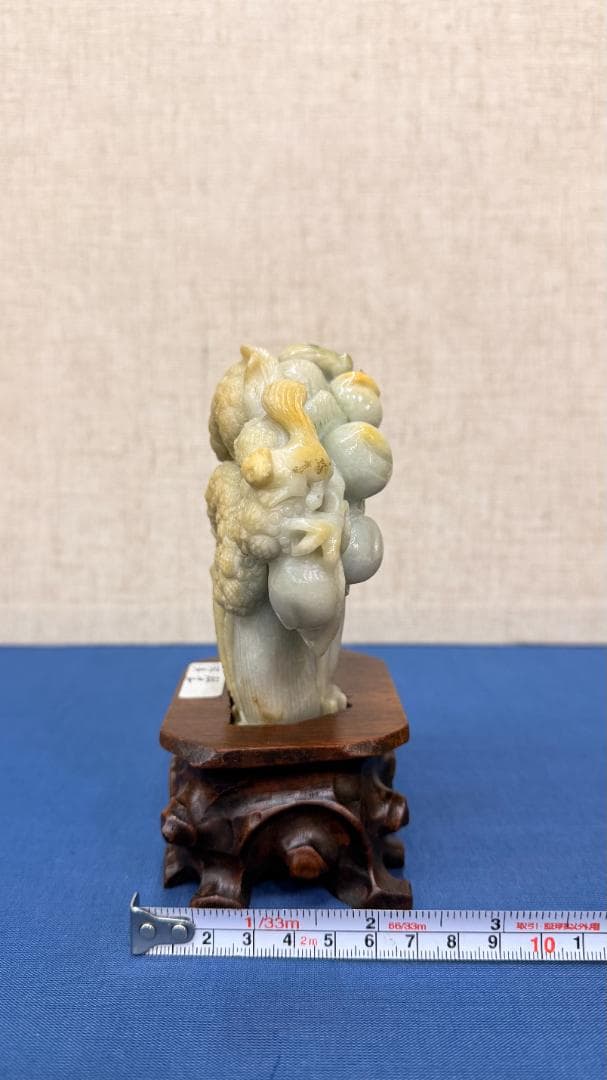 【店头価格15万円相当・一点物】天然翡翠置物 瑞兽彫刻 木座付き