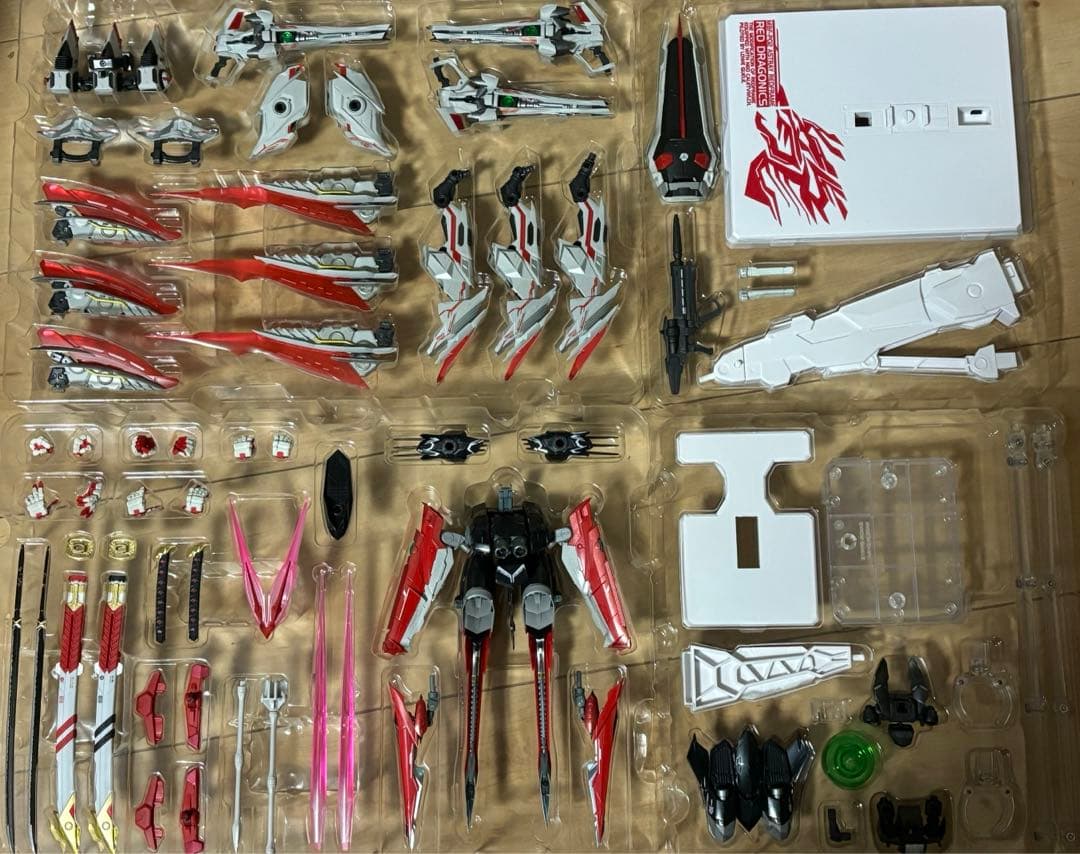 メタルビルド　ガンダムアストレイ　レッドドラゴニクス　カレトヴルッフ×3 付き