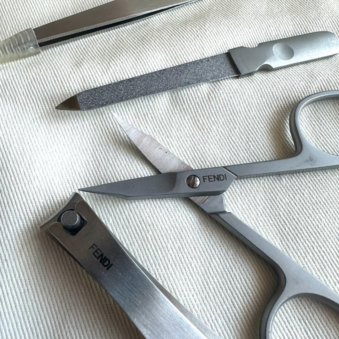 【新品未使用】FENDI フェンディ 雑貨 FFロゴ 7AS032 レザー