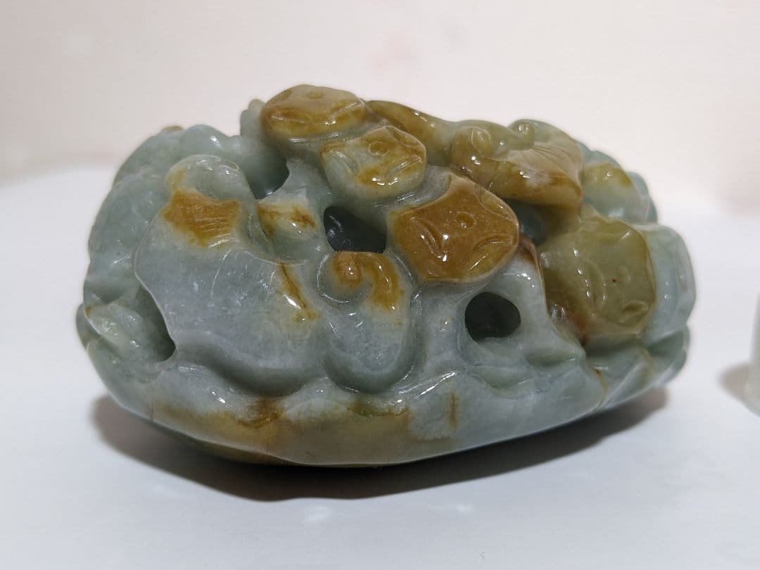 ♦中国美術工芸品 翡翠 蛙 龍 神獣文様 透し彫り 文鎮 ペンダント他 置物飾り