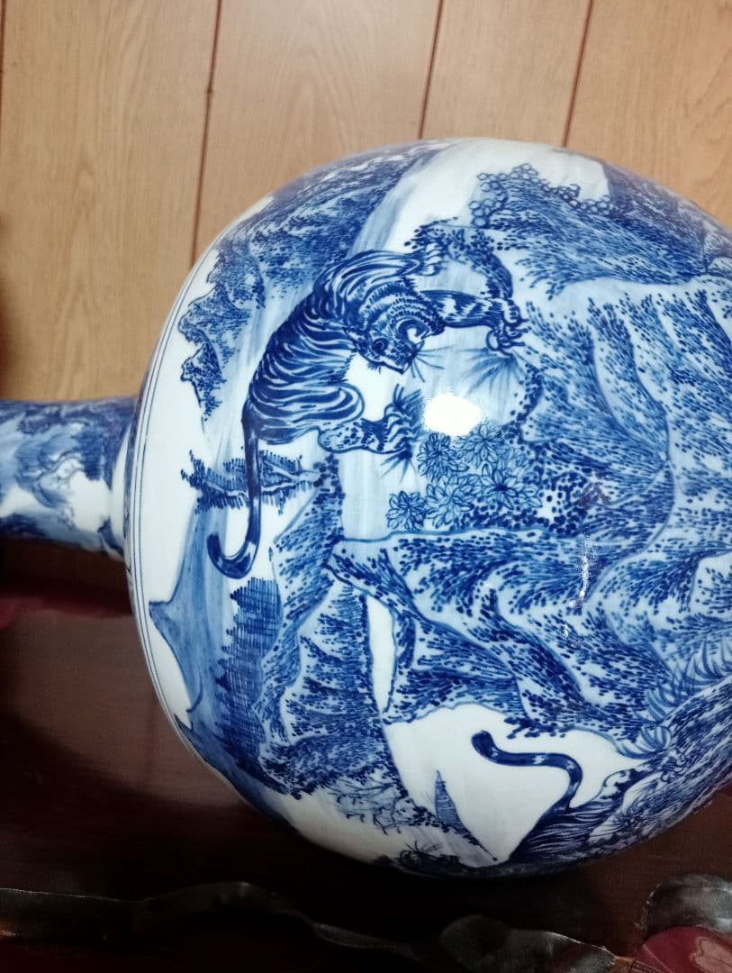 大清康熙年製在銘　四君子(蘭・竹・菊・梅)と5匹の虎　中国陶器花瓶壺