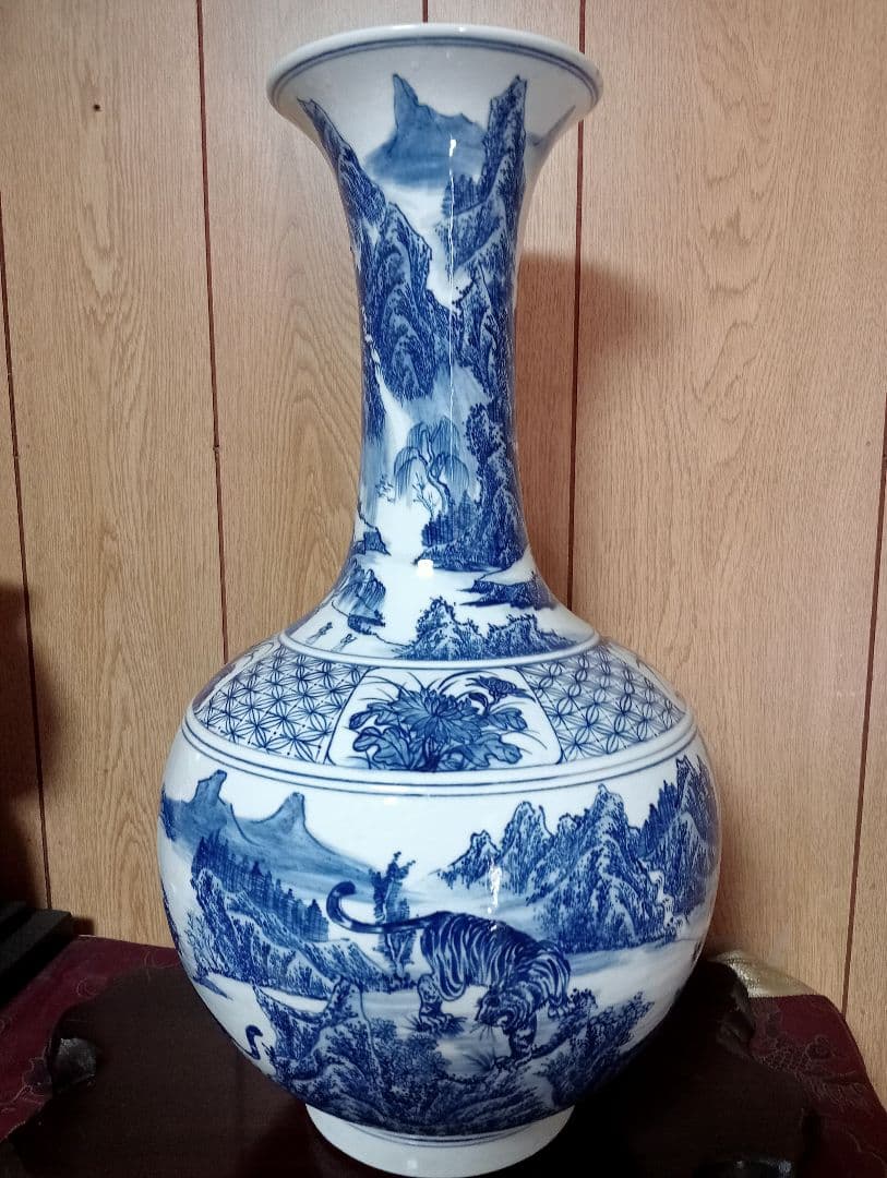 大清康熙年製在銘　四君子(蘭・竹・菊・梅)と5匹の虎　中国陶器花瓶壺