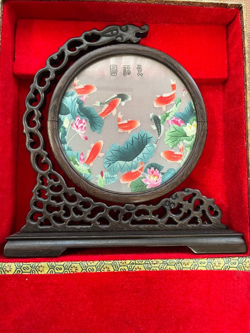 金魚と蓮の花の置物