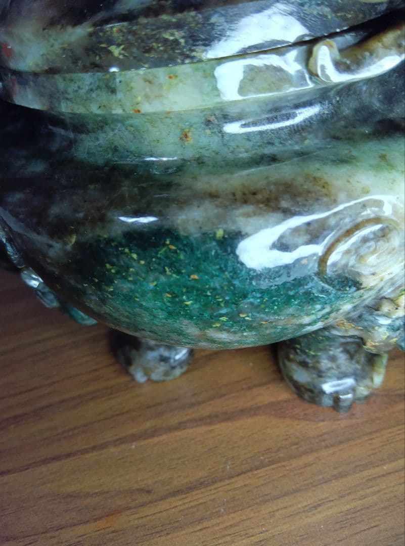 中国美術　玉石　黒翡翠（ブラックジェダイト）獅子彫　遊環三足香炉　台座・布箱付