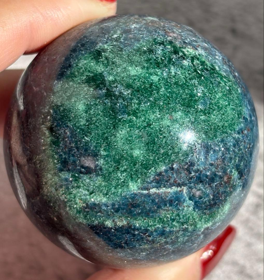 《高品質・ルビー蛍光×ブルーグリーン》ルビーインカイヤナイト スフィア　丸玉