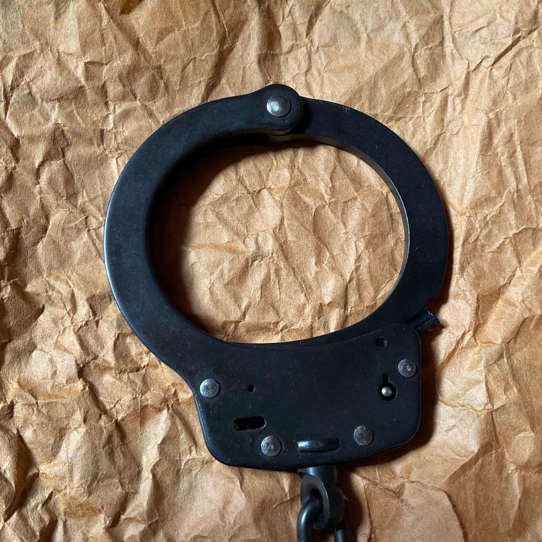 スミス&ウェッソン ブラック手錠 アメリカ製。【鍵二つあり