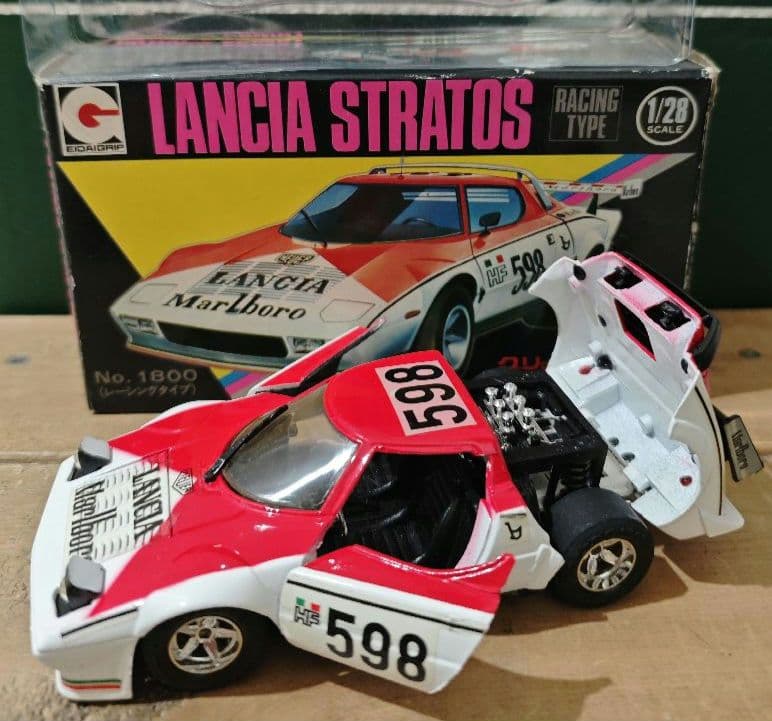 エイダイ ランチアストラトス ダイキャスト ミニカー 1/28
