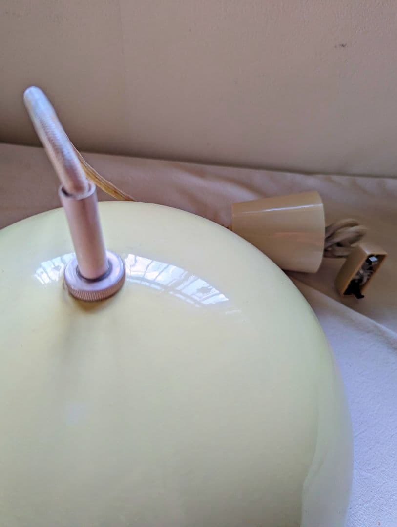 【北欧】【昭和レトロ】タマゴ色のレトロペンダントライト