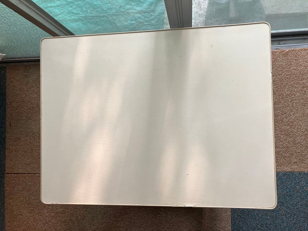 レトロテーブル