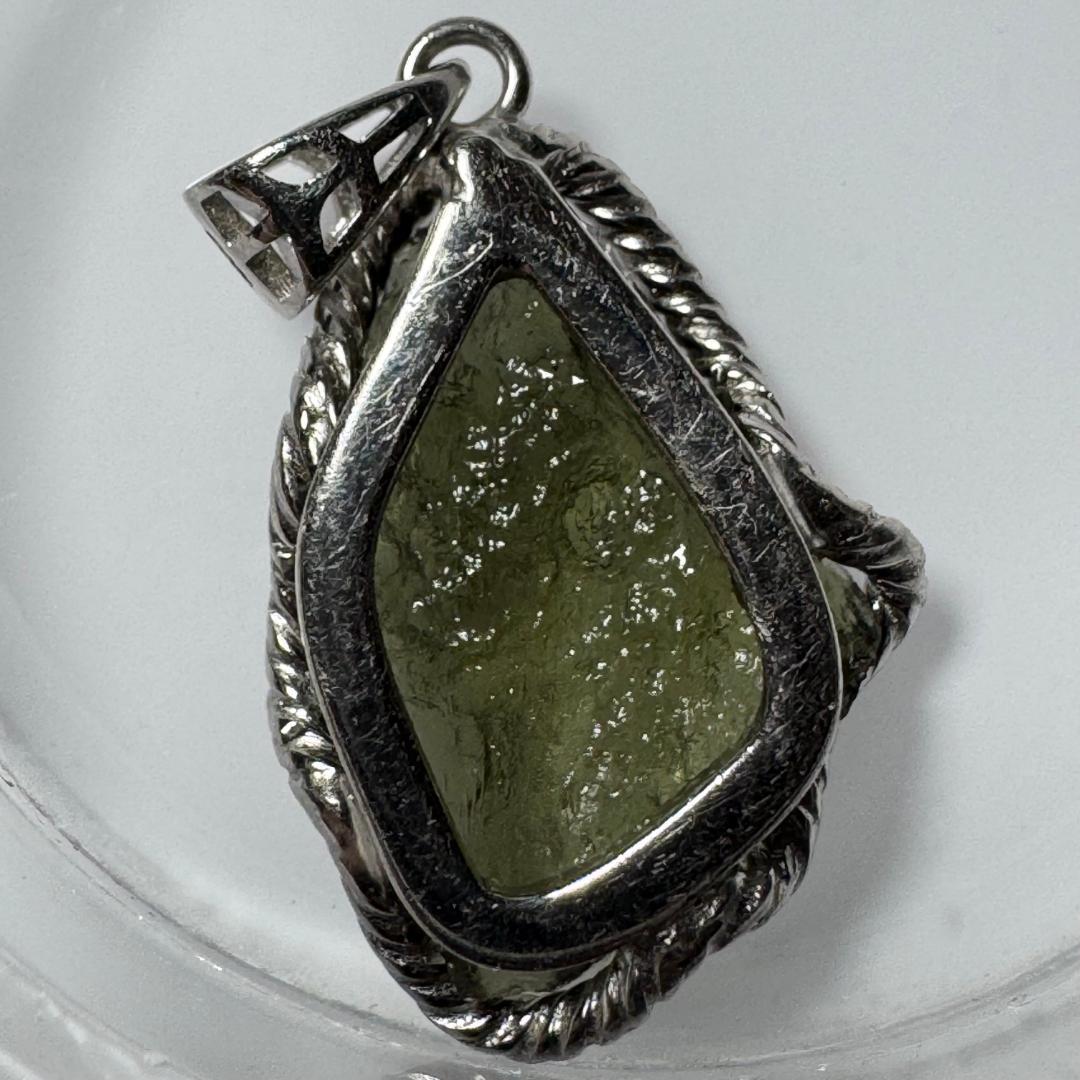 大人気の希少テクタイト◇モルダバイト◇ペンダントトップ　4.1g