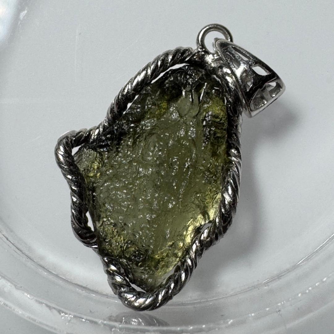 大人気の希少テクタイト◇モルダバイト◇ペンダントトップ　4.1g