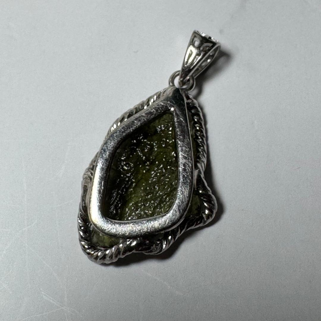 大人気の希少テクタイト◇モルダバイト◇ペンダントトップ　4.1g