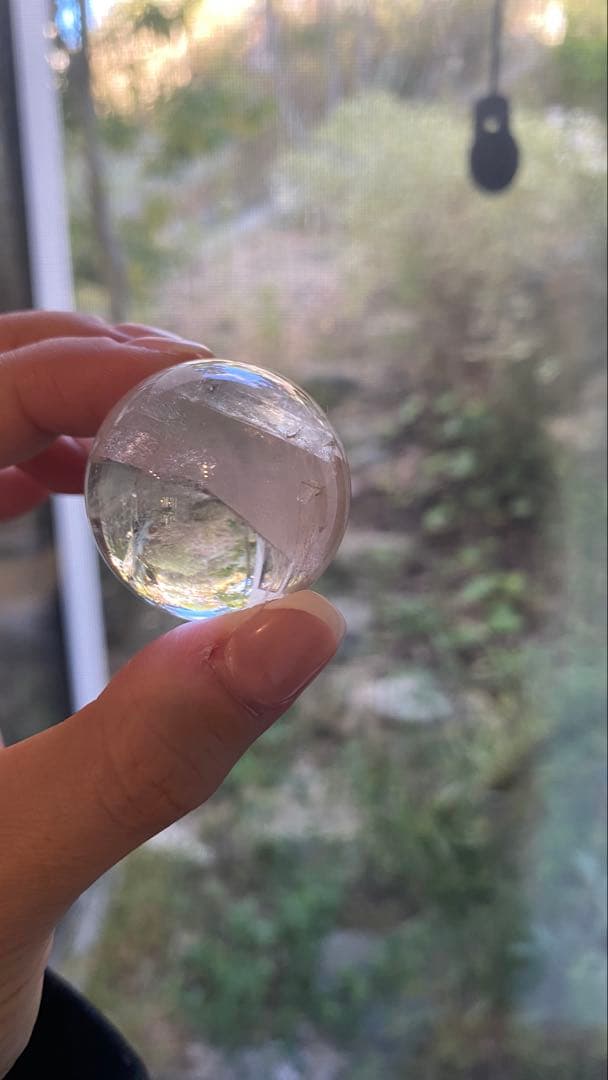 高品質クォーツインクォーツ♡虹入り♡スフィア　約3センチ　台座付き　貫入水晶