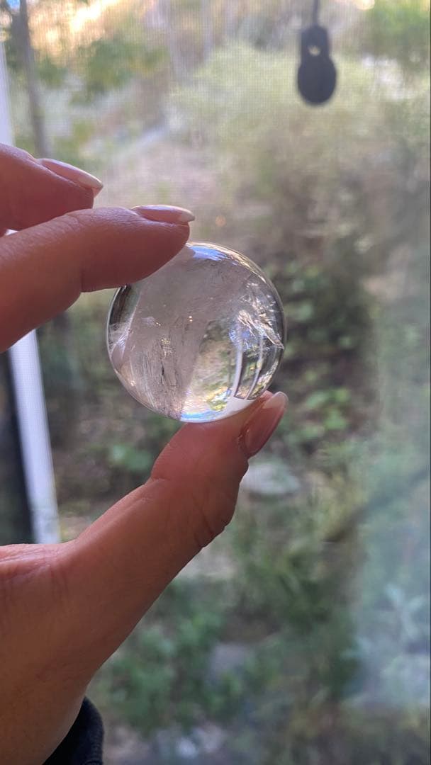 高品質クォーツインクォーツ♡虹入り♡スフィア　約3センチ　台座付き　貫入水晶