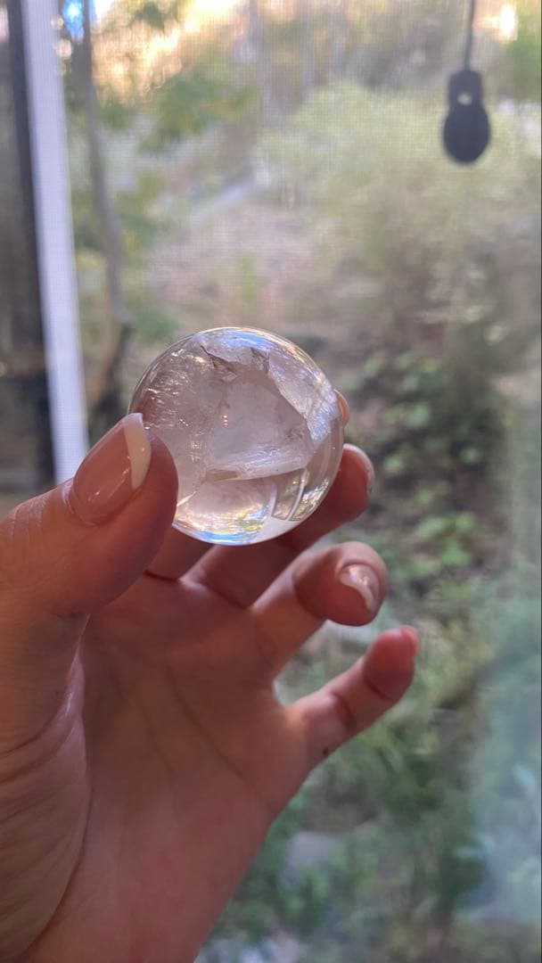 高品質クォーツインクォーツ♡虹入り♡スフィア　約3センチ　台座付き　貫入水晶