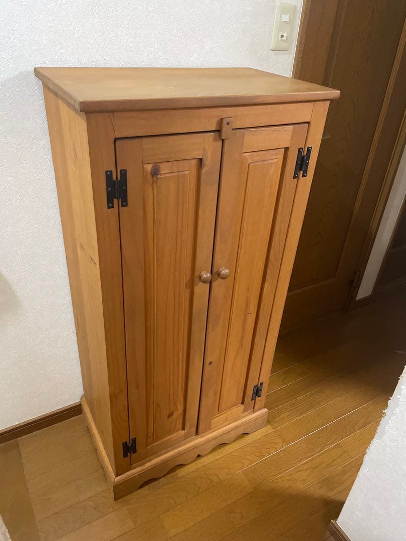 カントリー家具　木製ダブルドアキャビネット